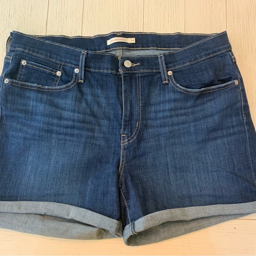 Levi’s Women’s Denim Shorts | Size 34 | Mid Rise